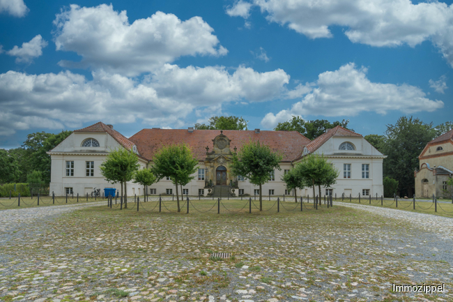 Schloss Diedersdorf in unmittelbarer Nähe