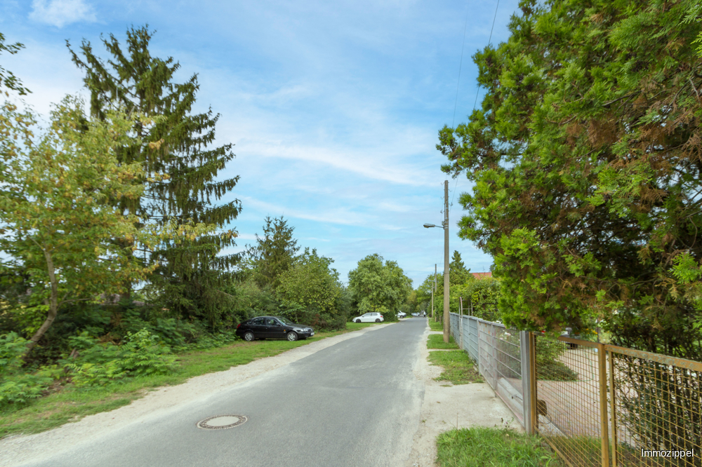 Straße vor dem Grundstück