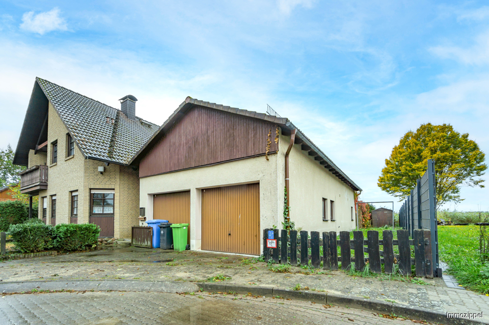 Doppelgarage mit Heizungsraum, Waschküche und Werkstattraum