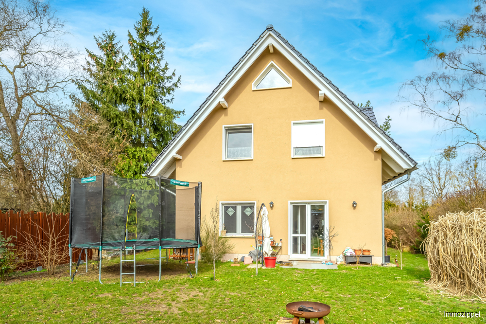 Hausansicht von Garten