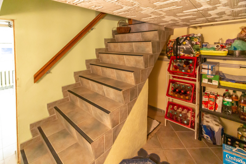 KG Massive Kellertreppe