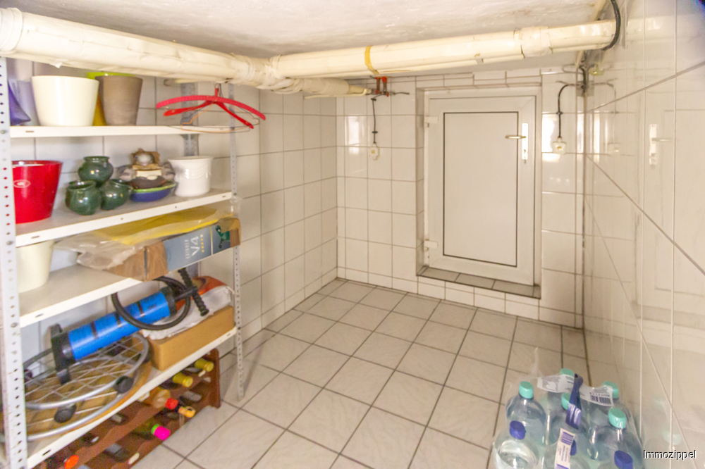 KG Lager mit Ausgang zum Garten