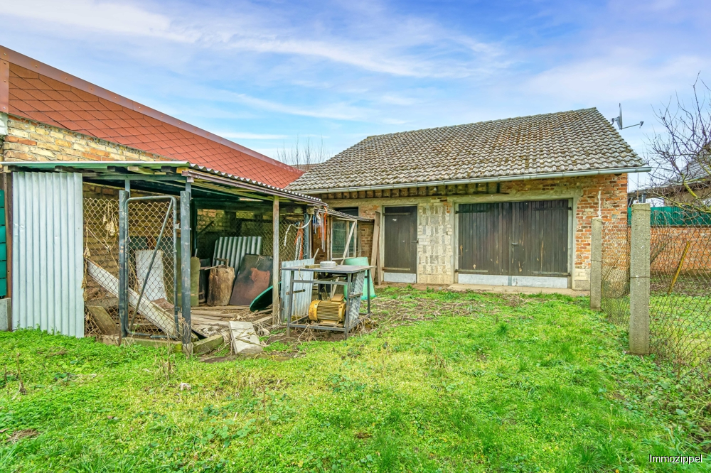 Garage mit Geräteraum