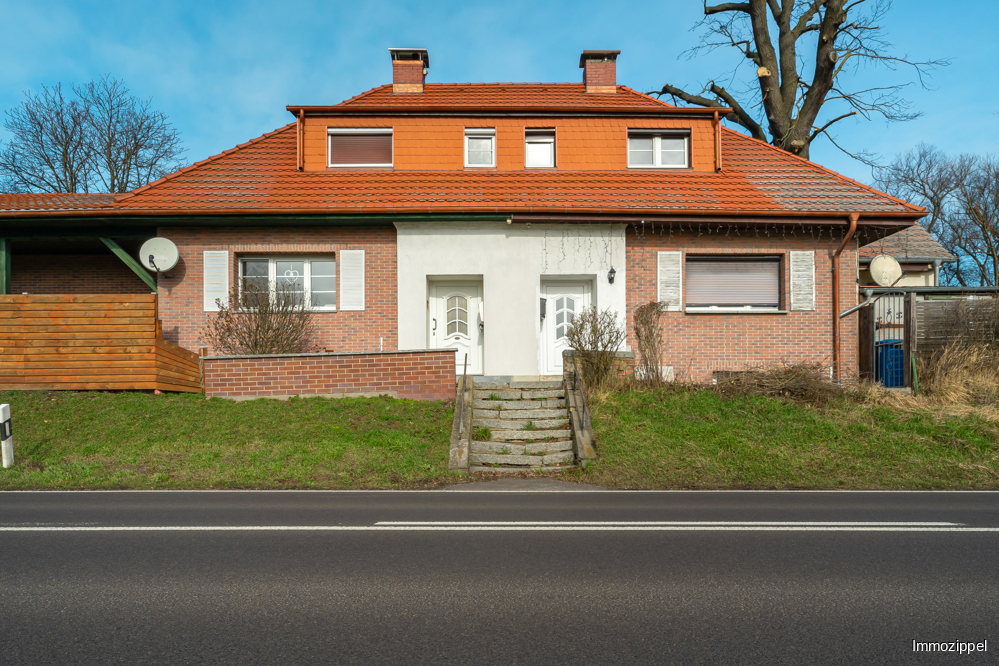 Hausansicht von der Straße