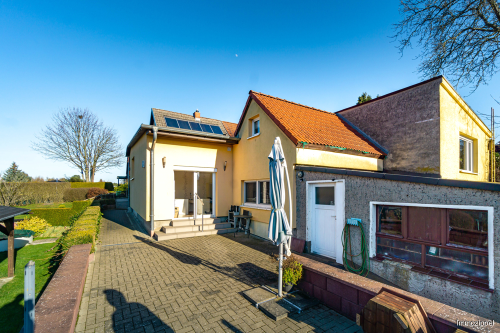 Große Sonnenterrasse am Arbeitszimmer