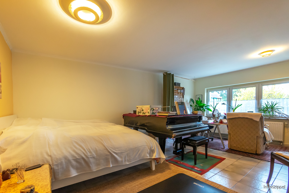 Schlafzimmer mit Arbeitsplatz Ansicht 1