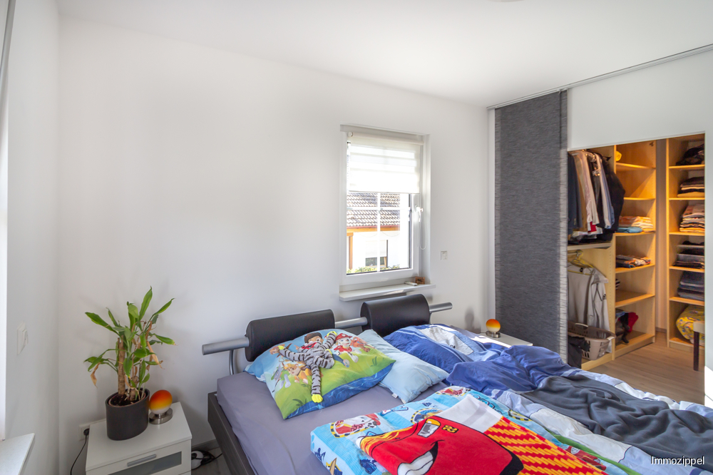 OG Schlafzimmer mit Ankleide