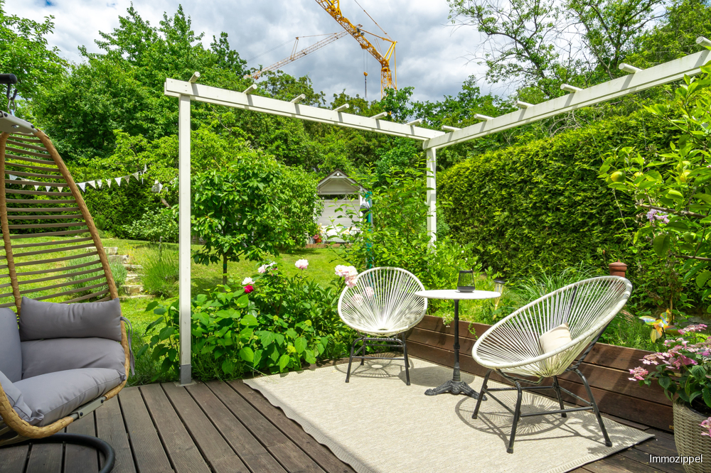 Terrasse mit Blick in Garten