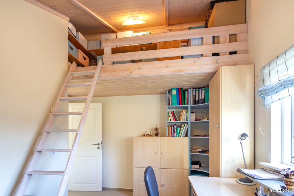 Hochbett im Arbeitszimmer