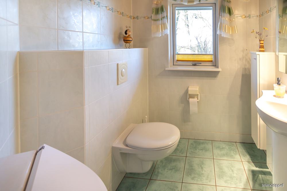 Gäste-WC mit PP-Becken