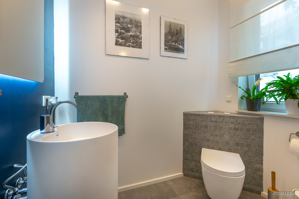 EG Gäste-WC mit Waschbecken