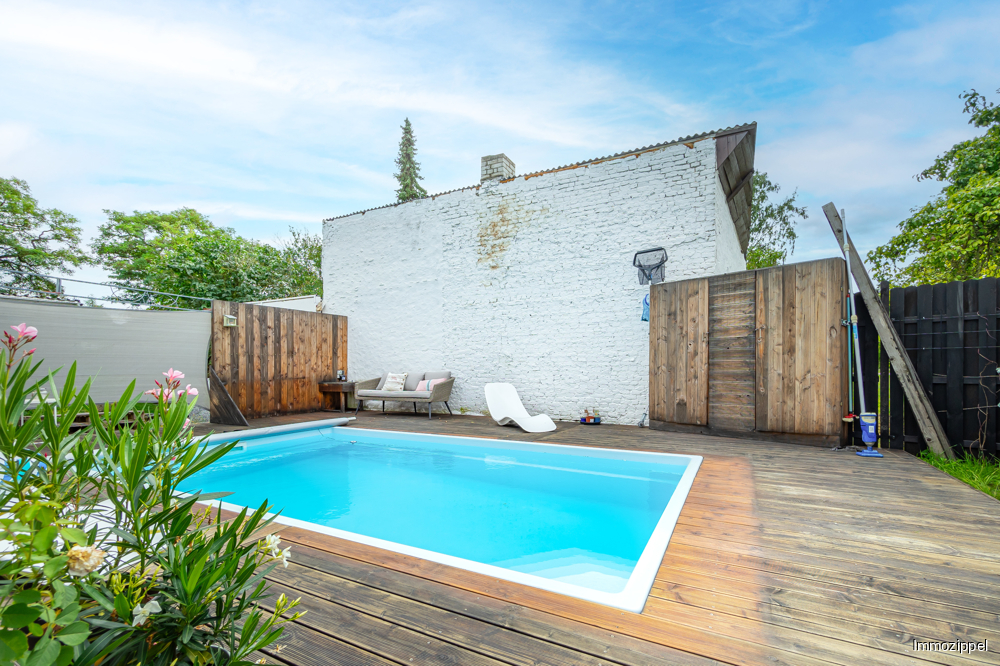 Poolanlage mit automatischer pH- und Chlorsystem