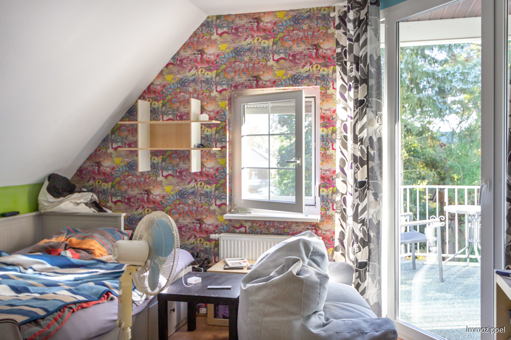 DG Kinderzimmer 2 mit Zugang zum Balkon