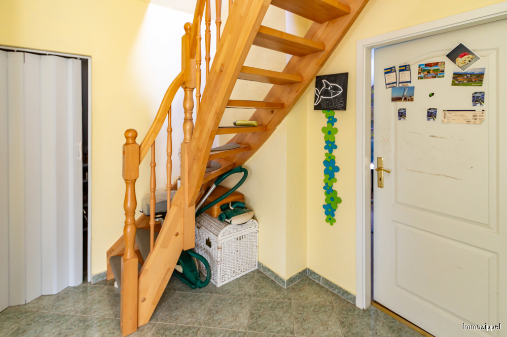 DG Mitteldiele mit Treppe zur ausgebauten Dachspitze