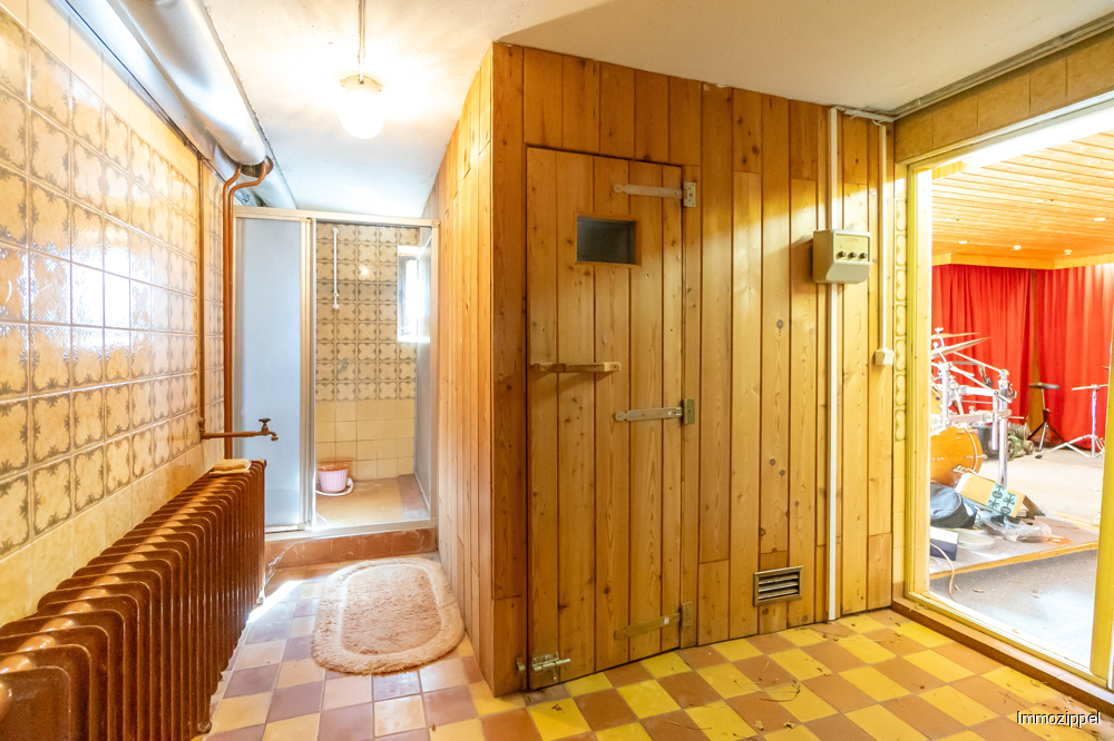 KG Saunaraum mit Sauna und Dusche