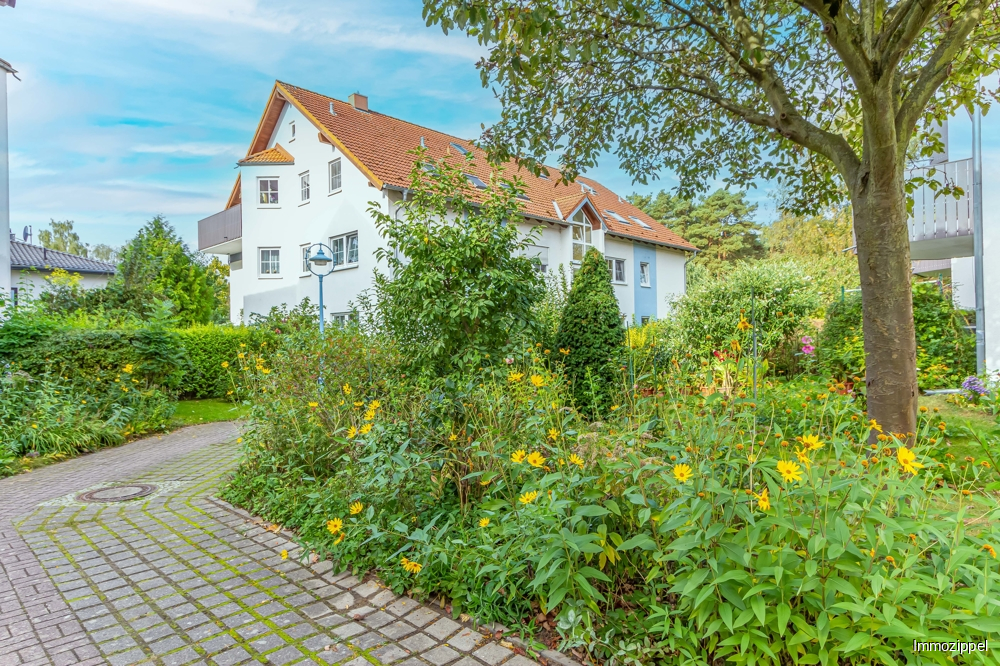 Grüner Innenhof der Wohnanlage