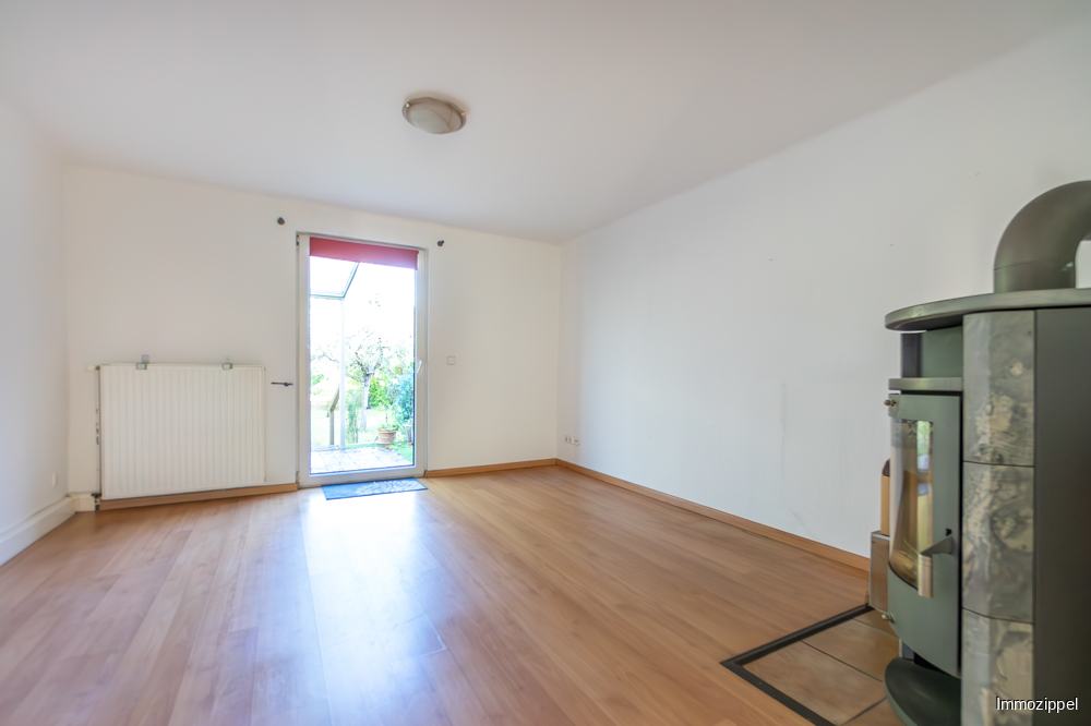 Kaminzimmer mit Ausgang zur überdachten Terrasse