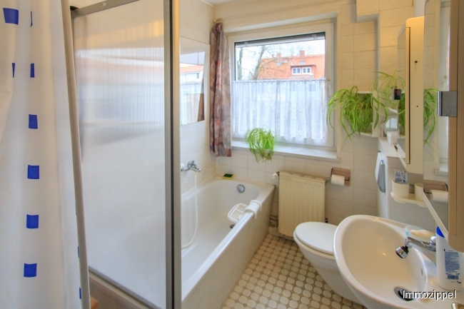 OG Wannen-, Duschbad mit WC