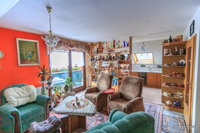 DG Wohnzimmer mit Balkon