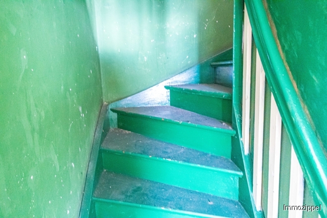 Treppe vom OG zum DG